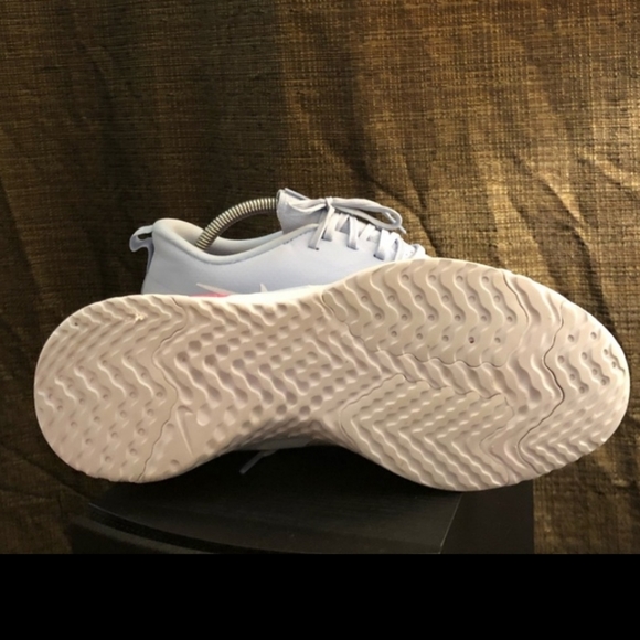 SOLD Nike Odyssey React 2 Flyknit Running Shoes - Picture 4 of 4